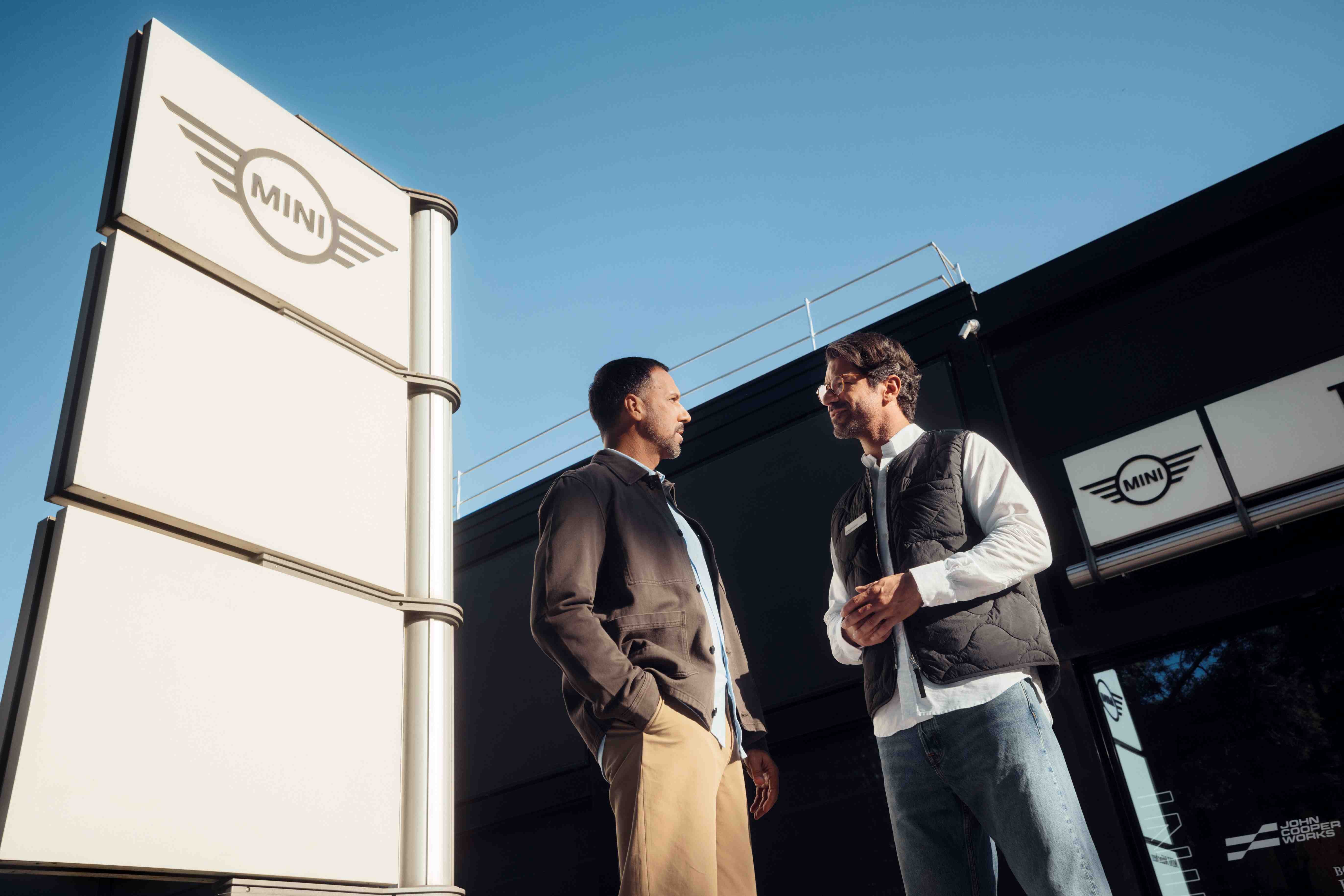 MINI Service - λήψη τοπίου από τον χώρο αποσκευών